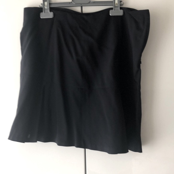 Theory Dresses & Skirts - Theory Navy flounce panneled skirt.